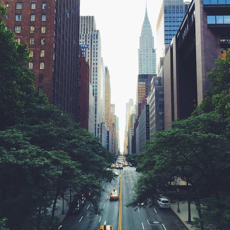 Parents evaluating schools in Portugal